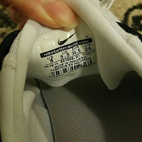 Nikes - Picture 7 of 7