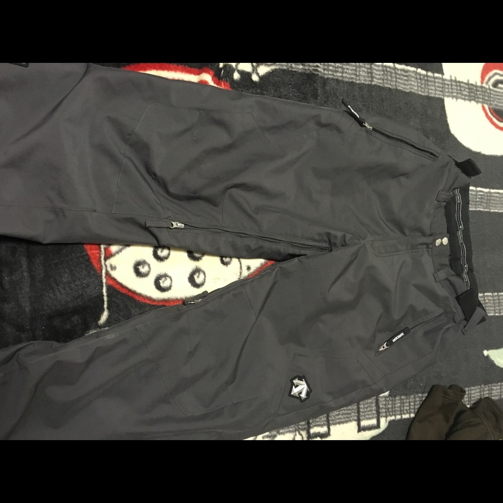 Unisex men or women’s Descente snow pants