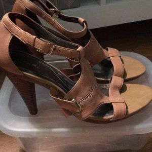 Size 11 tahari heels