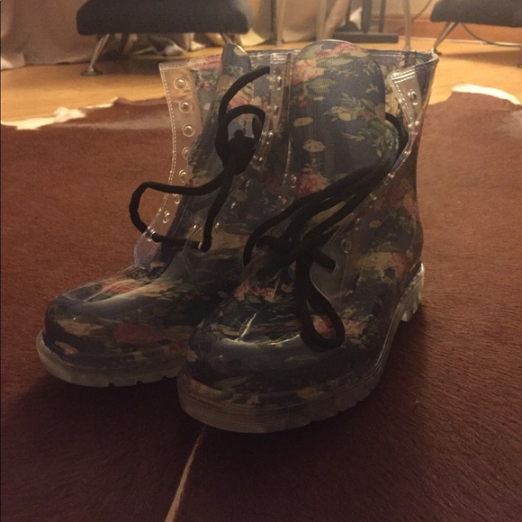 Boots - Picture 2 of 4