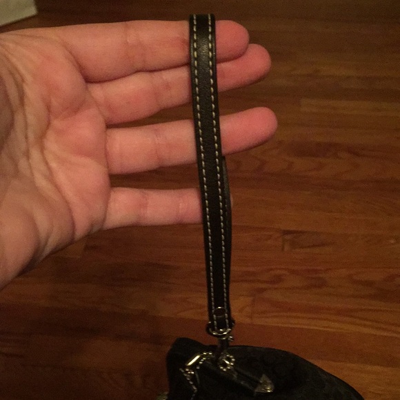 Coach black kiss lock wristlet. - Picture 4 of 6