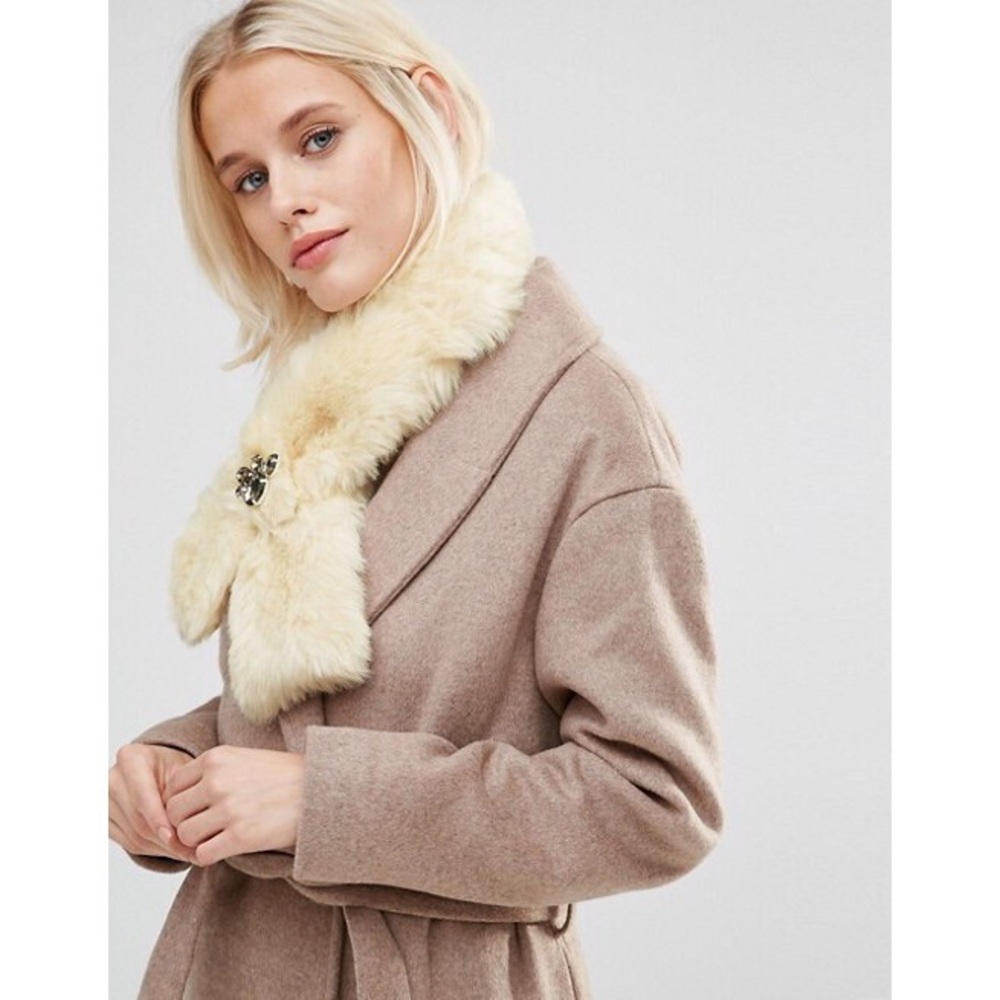 ➕NWT Alice Hannah Cross-Over Faux Fur Scarf➕