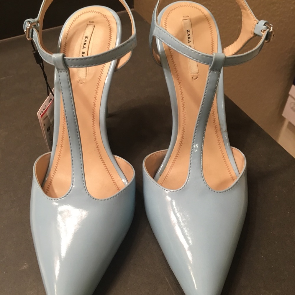 T strap sandals