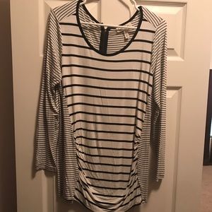 Jessica Simpson maternity shirt 3/4 sleeves