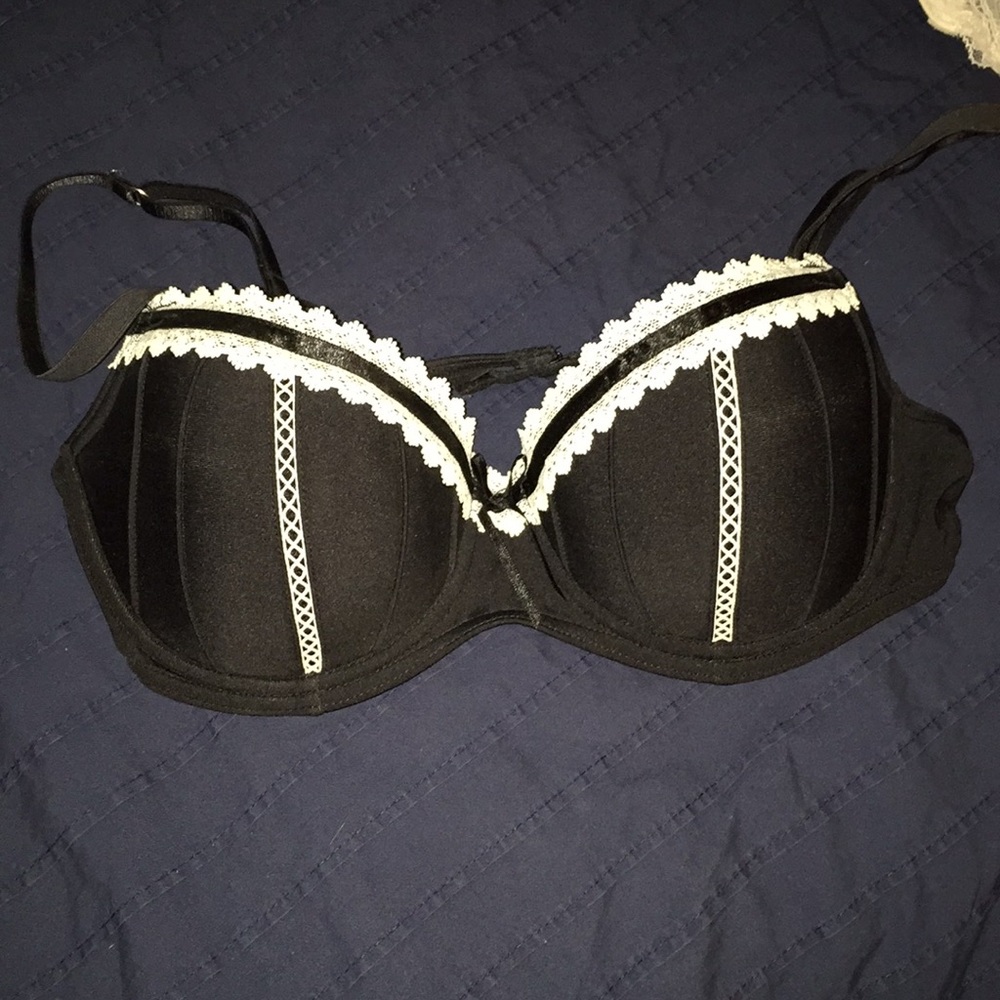 Candie’s bra