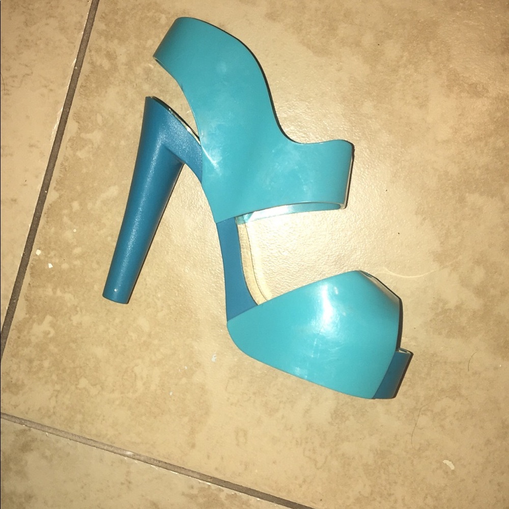 Heel tape holder