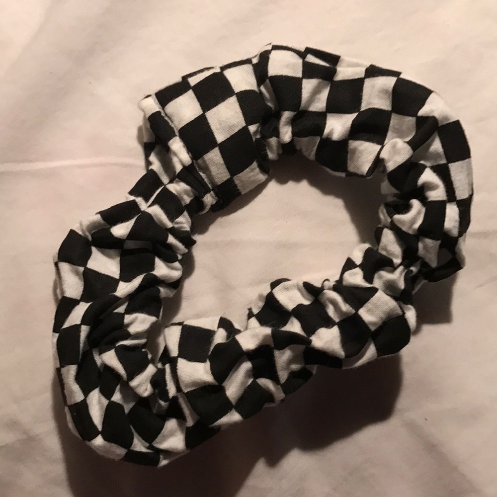 checkered scrunchie good for big thick hair