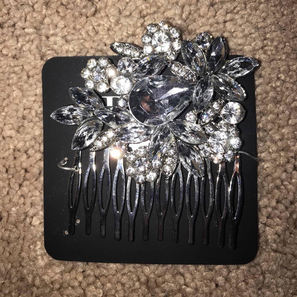 Brand new RSVP Hair Clip