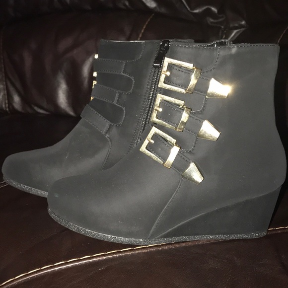 Link Other - Peggy-95K Gold Tone Buckle Wedge Booties Size 3
