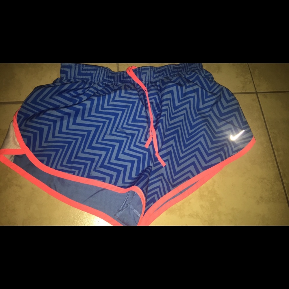 Women Nike shorts xs