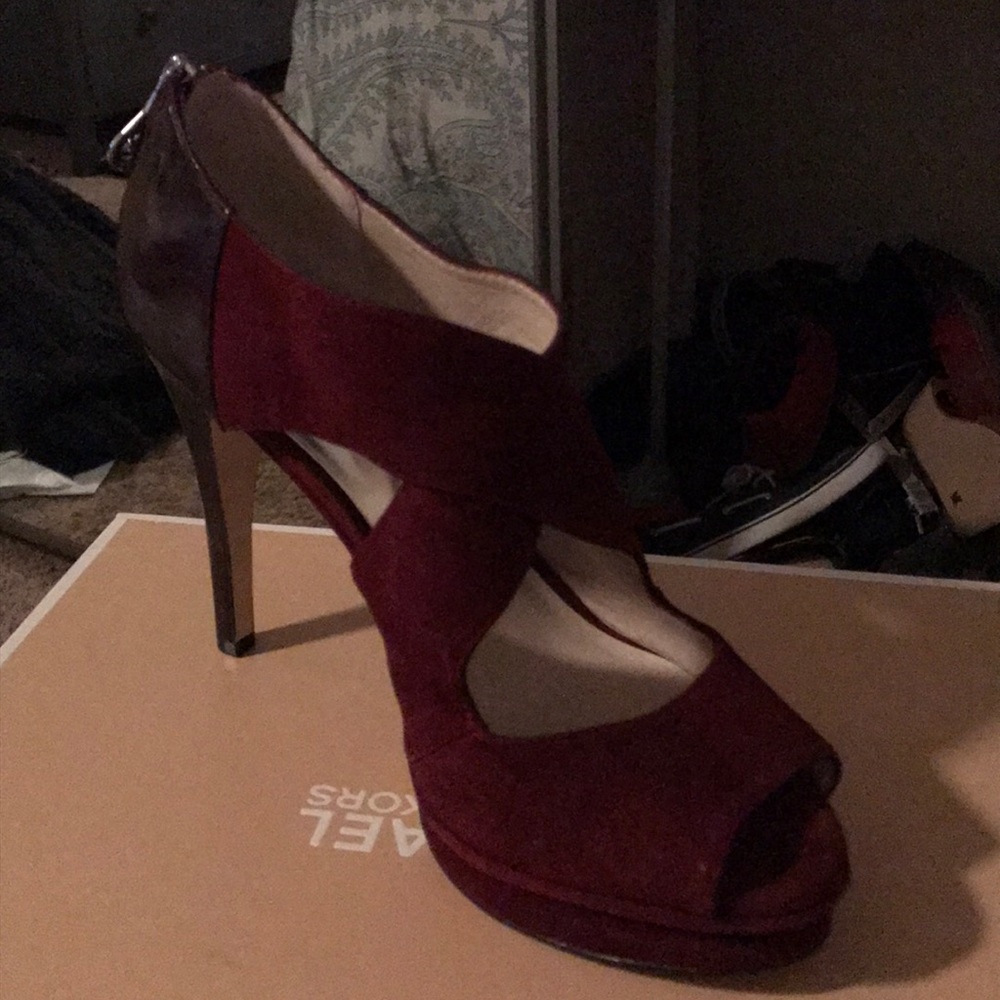 Michael Kors Elena Cross Strap Peep toe Pumps