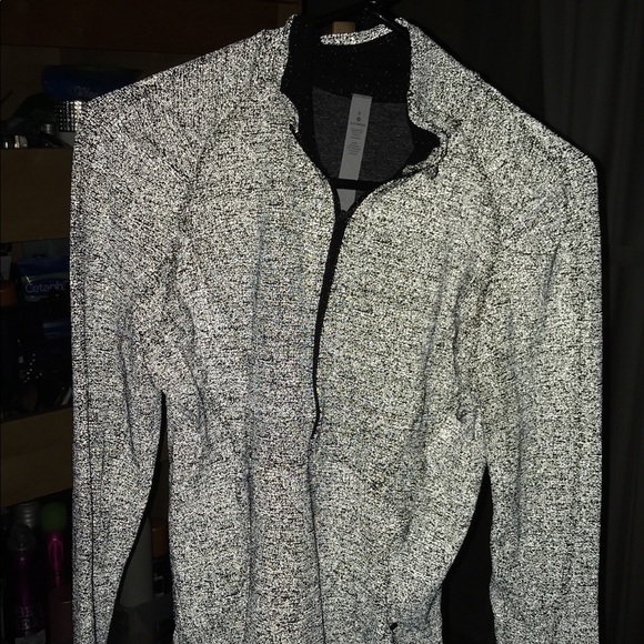 LULULEMON REFLECTIVE 1/2 ZIP - Picture 1 of 2