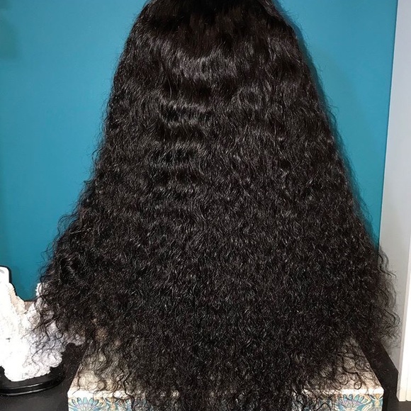 Peruvian Curl 180% Density 24” Lace Frontal - Picture 4 of 6