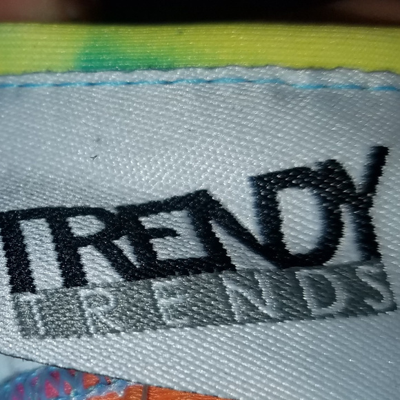 Trendy Trends Rainbow Tie Dye Crop Top NWOT - Picture 5 of 7