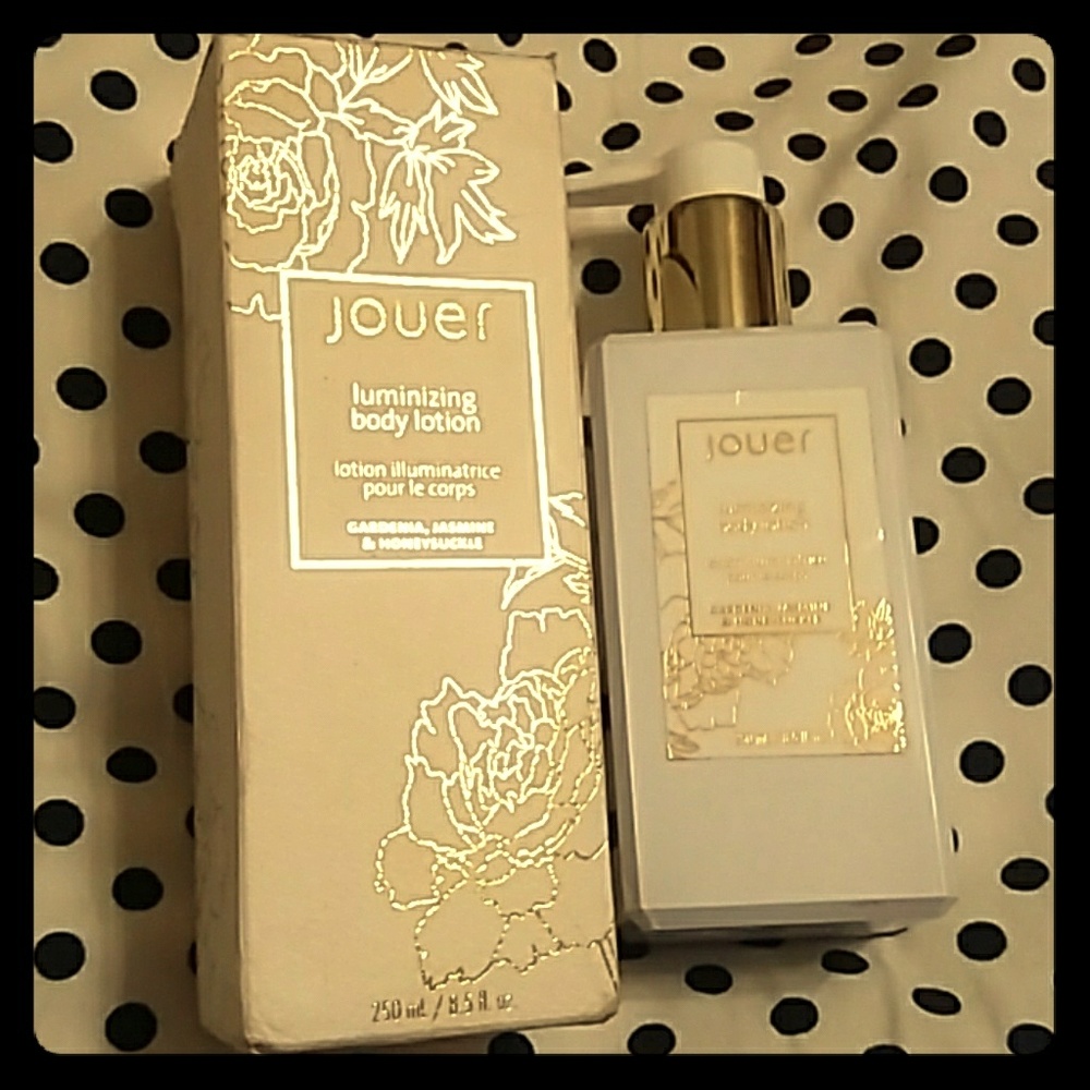 JOUER Luminizing Body Lotion