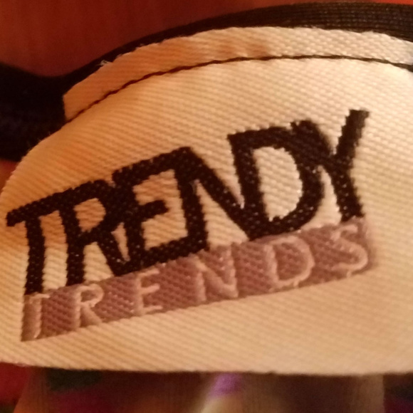 Trendy Trends Peace Sign Crop Top NWOT - Picture 3 of 5