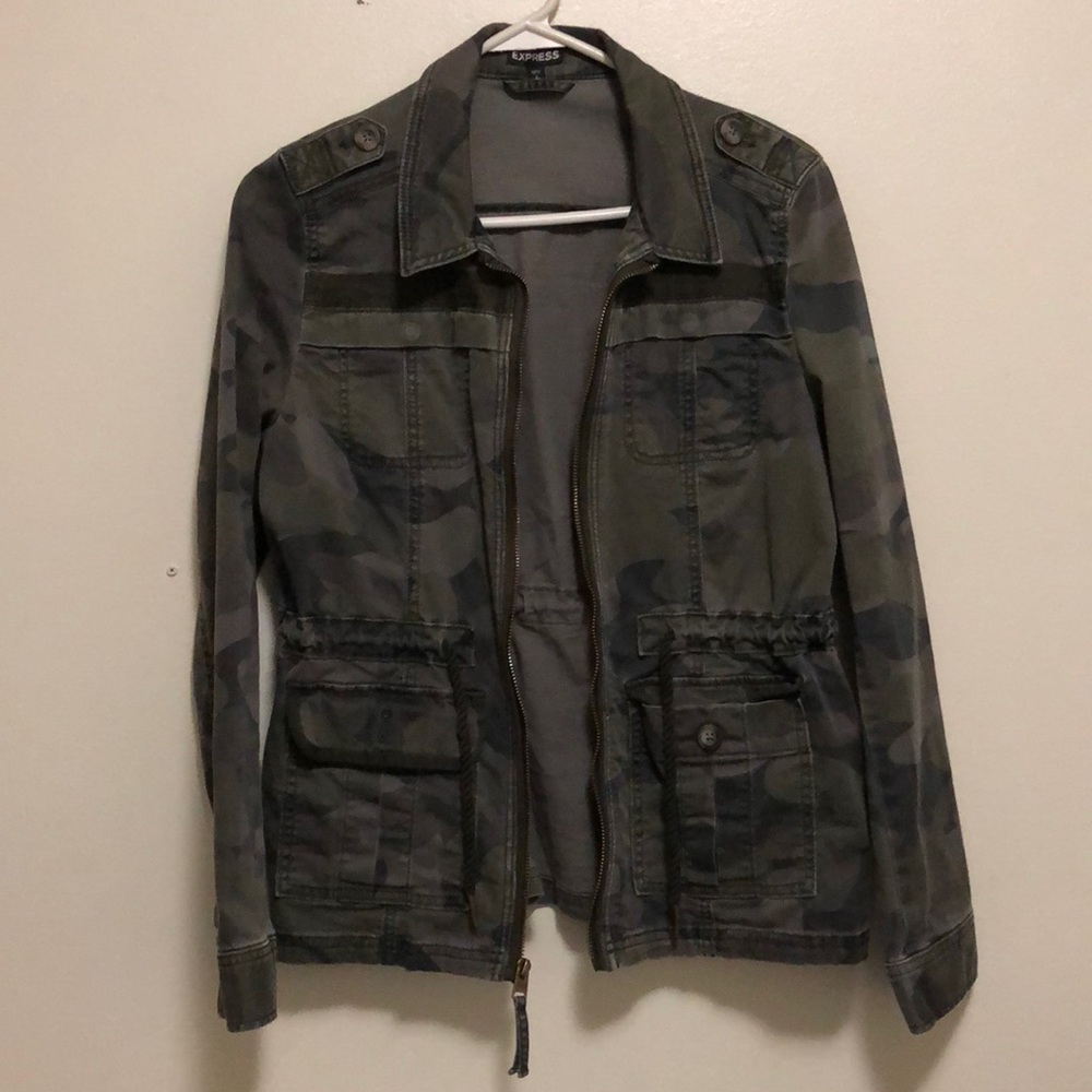 EXPRESS CAMO UTILITY JACKET SIZE SMALL