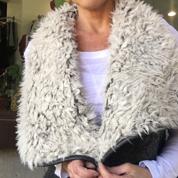 LAST ONE!! Fluffy Sherpa reversible vest - Picture 6 of 6