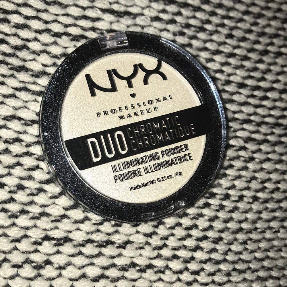 NYX Duo Chromatic Illuminating Powder