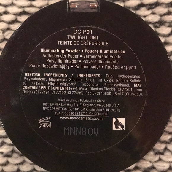 NYX Duo Chromatic Illuminating Powder - Picture 5 of 5