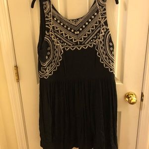Size XXL black flowy dress with white pattern