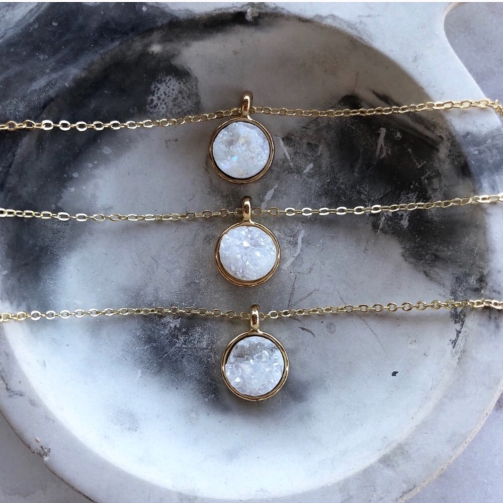 Last 1! 🌸White Druzy Choker Necklace - Picture 2 of 4