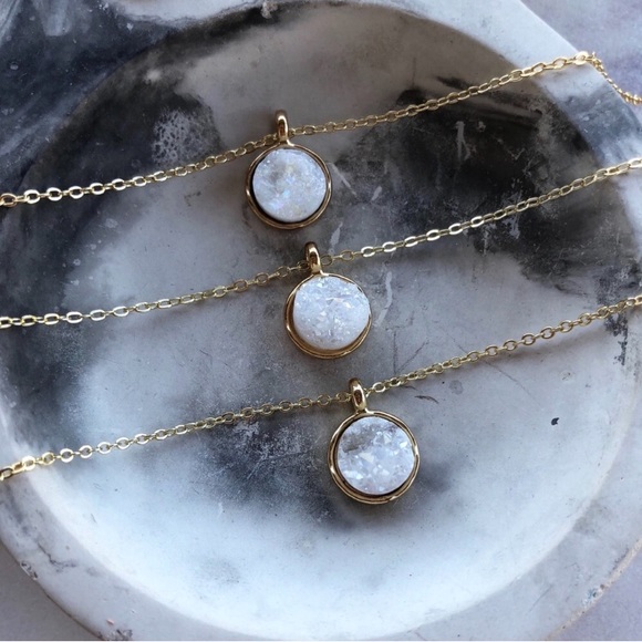 Last 1! 🌸White Druzy Choker Necklace - Picture 4 of 4