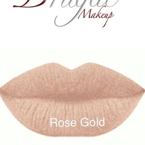 Metallic look matte 24 hours lipgloss