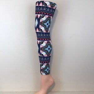 Beautiful and soft OS leggings as soft as Lularoe