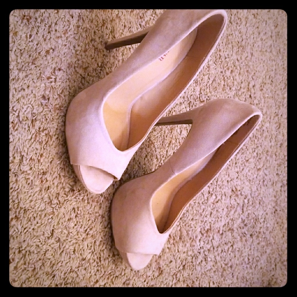 Nude suede heals