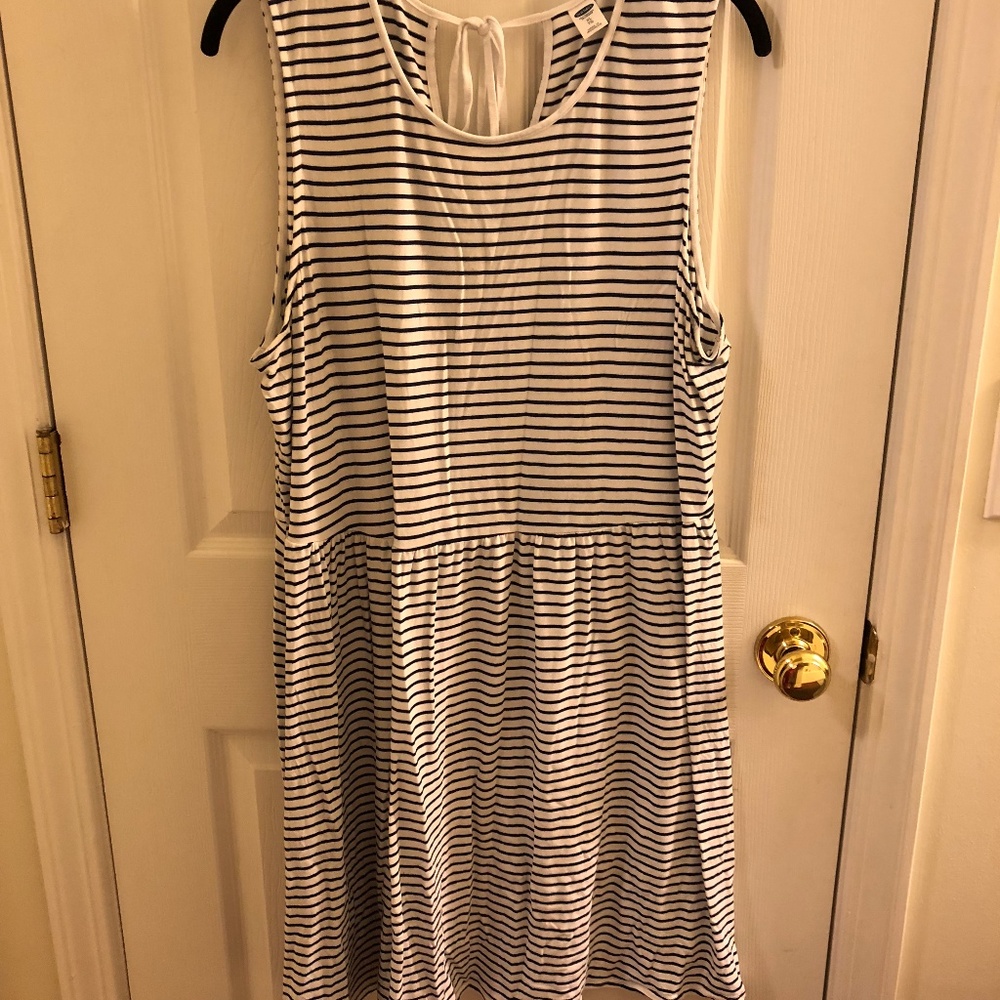 Size XL navy and white striped dress