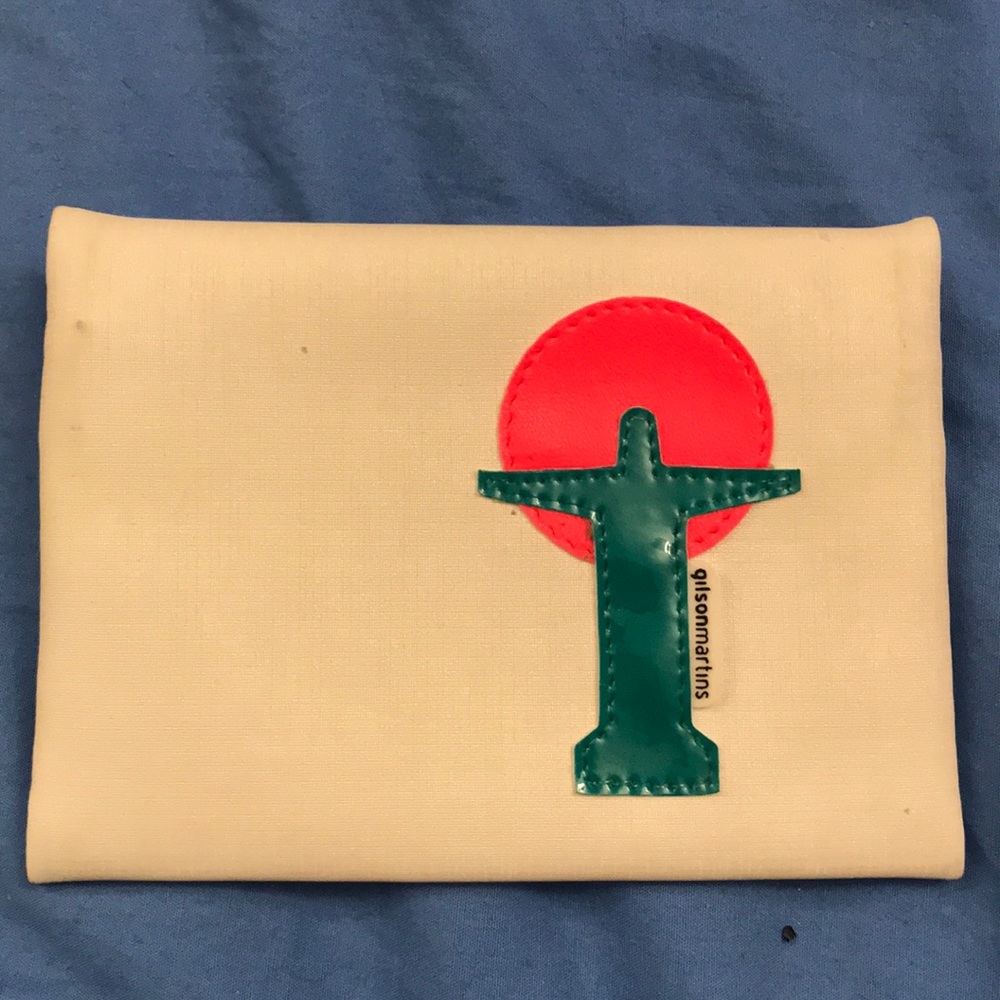 Change purse with Christ the redeemer cut out