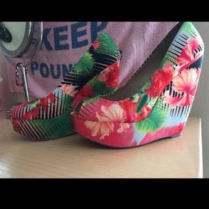 Floral wedges