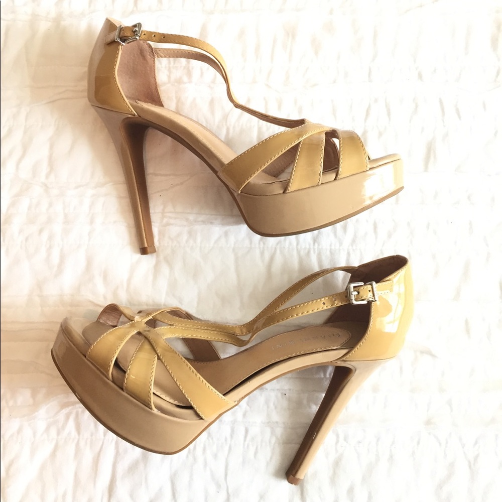 ✨Gianni Bini Sexy Neutral Pump✨