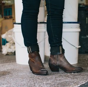 frye sacha