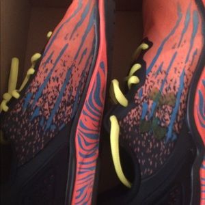 Underarmour shoes new paid $135