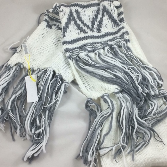 NWT BCBG White & Gray Scarf - Picture 3 of 5