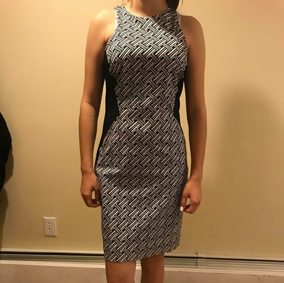 😍Flattering Banana Republic Sheath Dress😍 - Picture 3 of 4