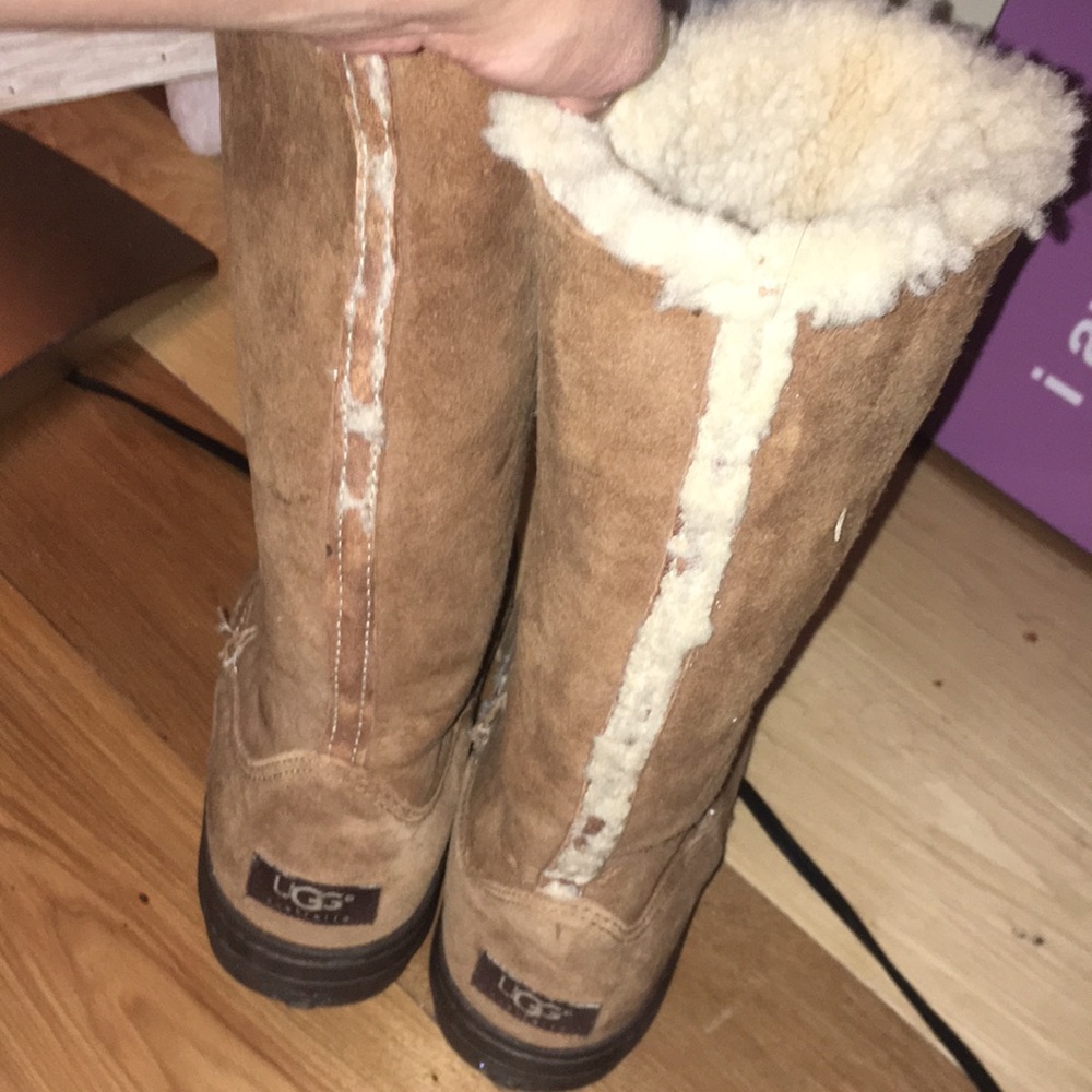 Uggs size 6 - Picture 2 of 4