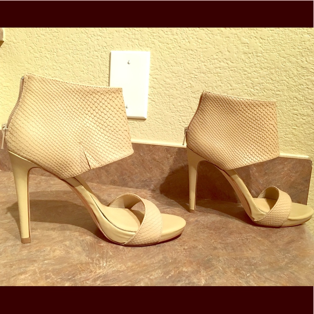 ‼️Reduced Price‼️Sexy Gianni Bini Nude Heels!