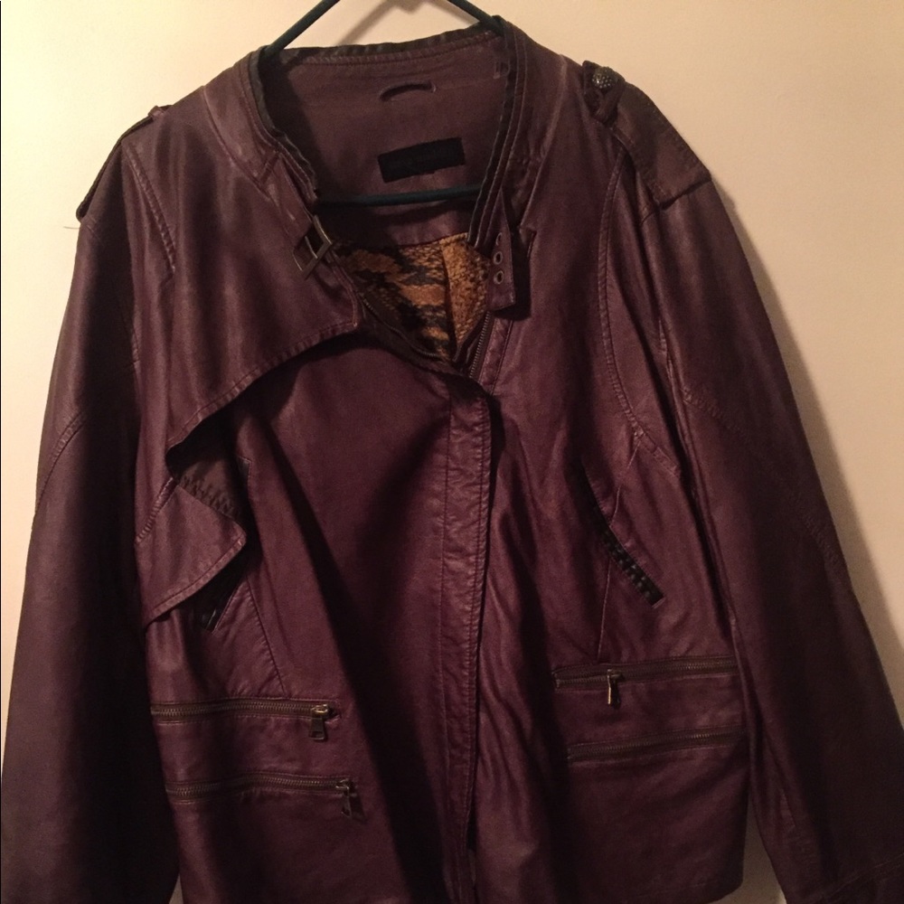 Steve Madden women coat size 2X w/zippers/pockets