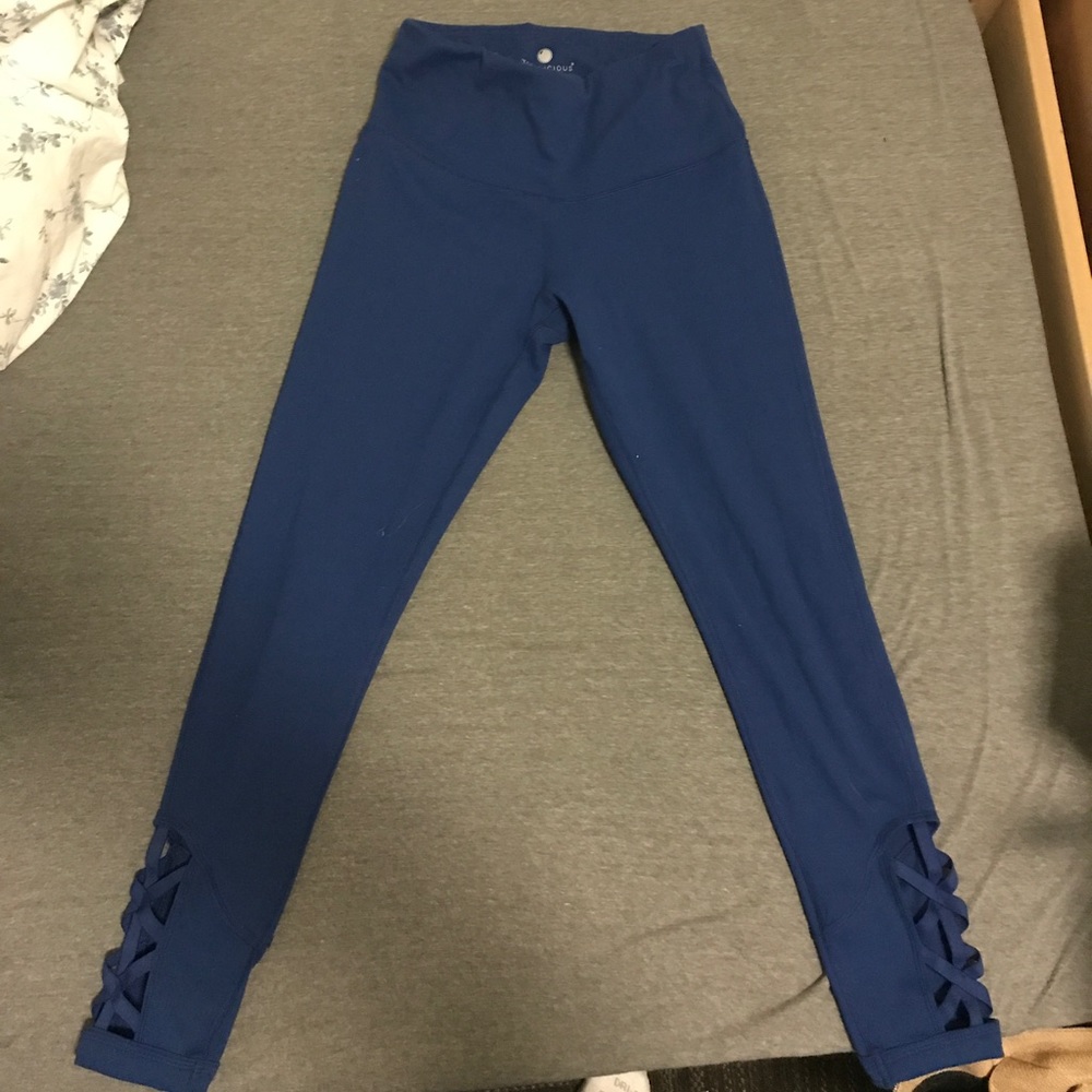 Yogalicious 3/4 length leggings size small