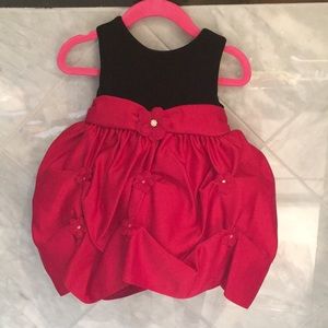 Baby Girl’s velvet floral dress.