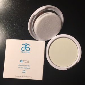 NWT ARBONNE MATTIFYING POWDER