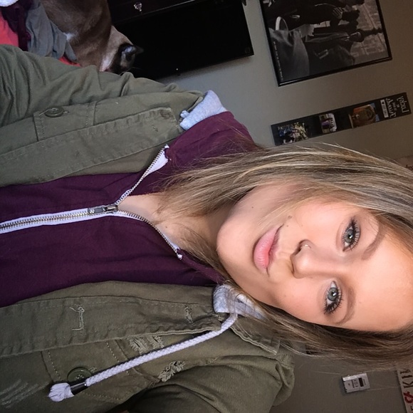 Meet your Posher, Kelsea - Picture 1 of 1