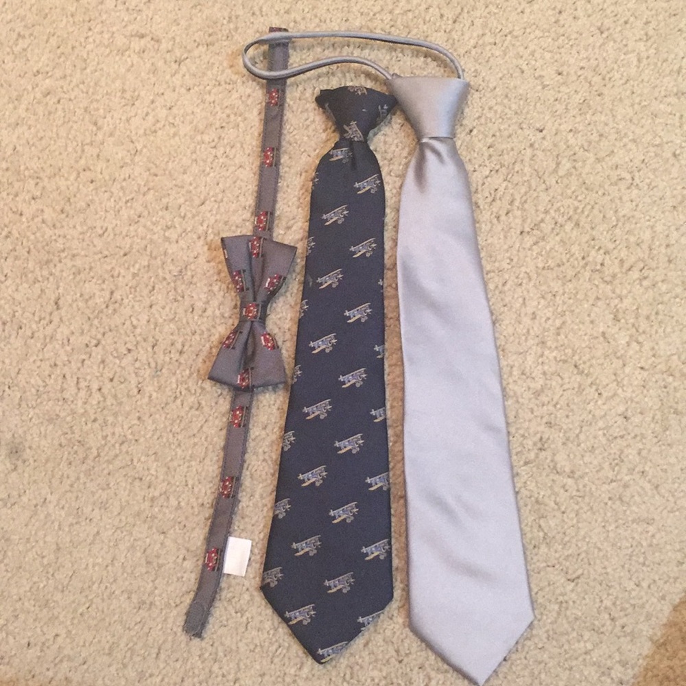 Holiday neck and bow ties