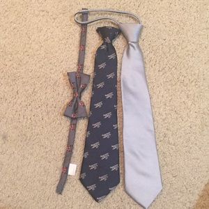 Holiday neck and bow ties