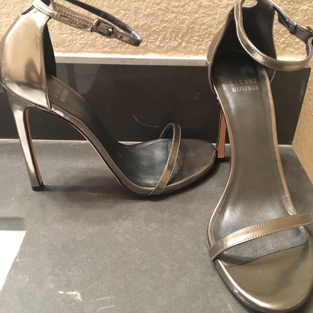 Nudist sandals