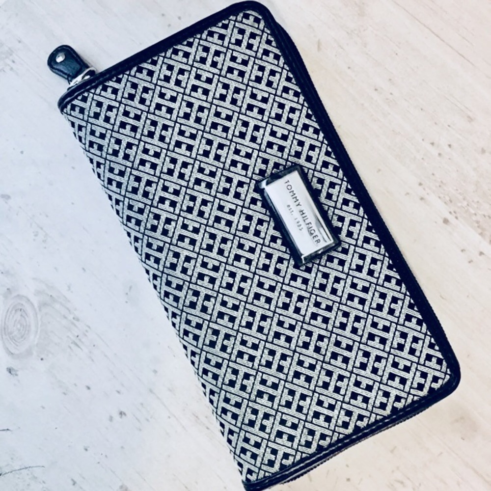 Tommy Hilfiger Cream & Black Wallet