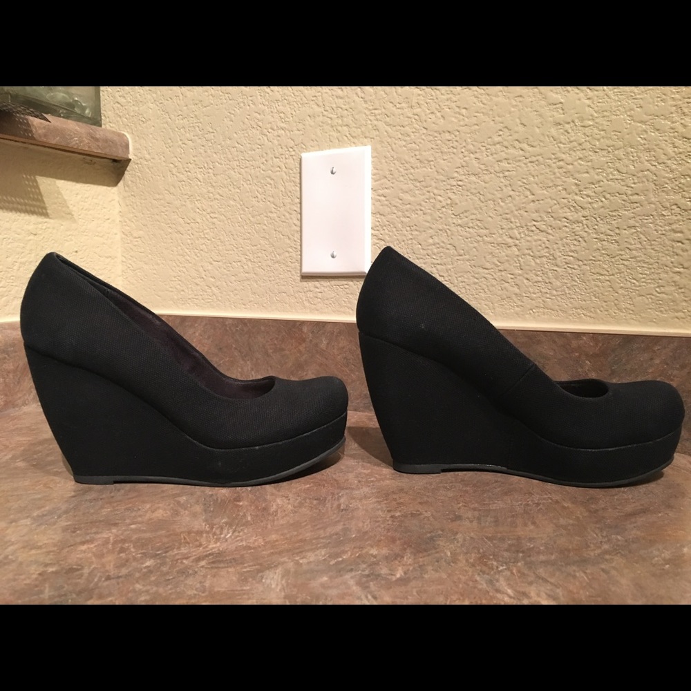 ‼️Moving sale‼️Casual Aldo wedge, size 6!
